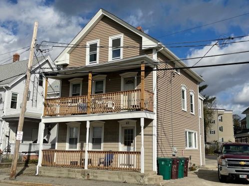 42 Elbow St, Woonsocket, RI 02895-2019