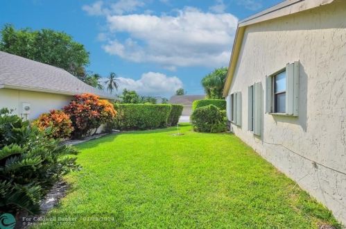 2622 13th St, Delray Beach FL  33445-1327 exterior