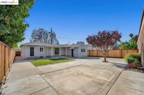 16032 Via Descanso, San Lorenzo CA  94580-2412 exterior