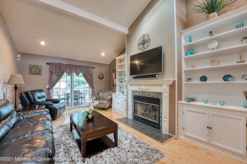 47 Cherrywood Cir, Bricktown, NJ 08724-5202