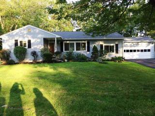 20 Starlight Rd, Newtonville, NY 12110-4728