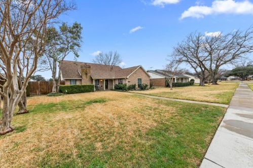 2002 Eastpark Dr, Richardson, TX 75081-5428