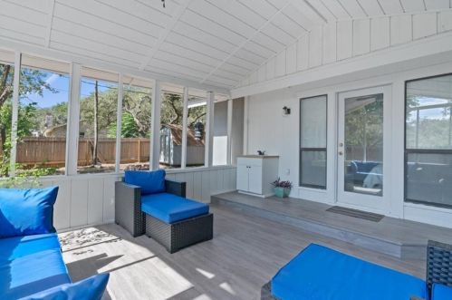 9626 Braeburn Gln, Austin TX 78729-2710 exterior