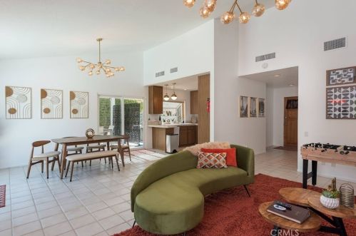 3670 Mesquite Ave, Palm Springs CA  92264-3400 exterior