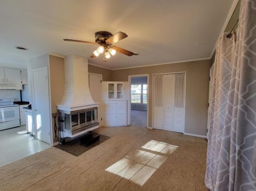 835 Gross Ct, Green Bay, WI 54304-2517