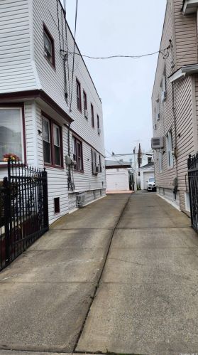 103-13 126th St, Jamaica, NY 11419-2205