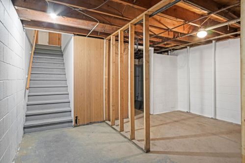 744 Williams Dr, Crown Point IN  46307-4822 exterior