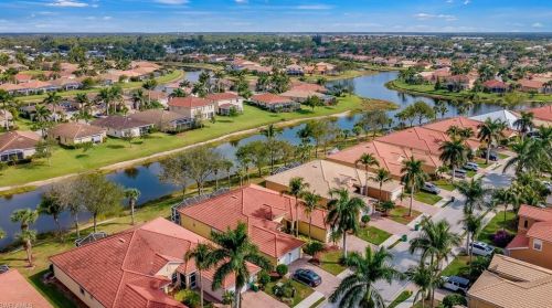 14322 Manchester Dr, Naples FL  34114-8626 exterior