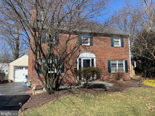 215 Ogle Ave, Wilmington, DE 19805-1727