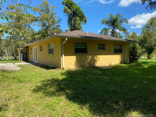 1403 25th St, Naples, FL 34117-4354