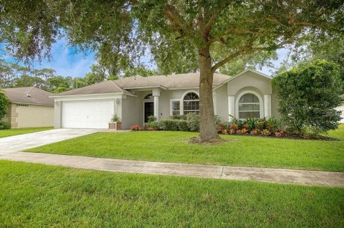 911 Lake Lindley Dr, Deland, FL 32724-4103