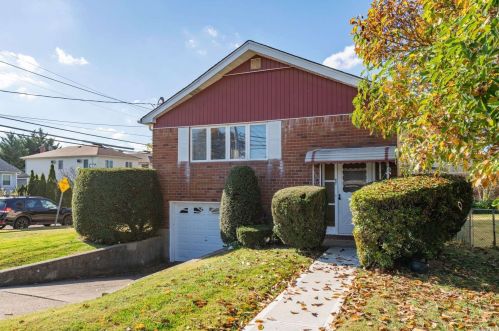 87 Central Ave, New Hyde Park NY  11040-4134 exterior