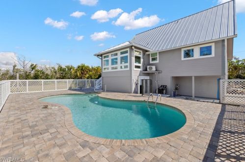 9393 Peaceful Dr, Sanibel FL  33957-4238 exterior