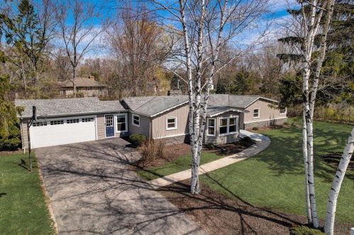 9154 Pelham Pkwy, Milwaukee WI  53217-1860 exterior