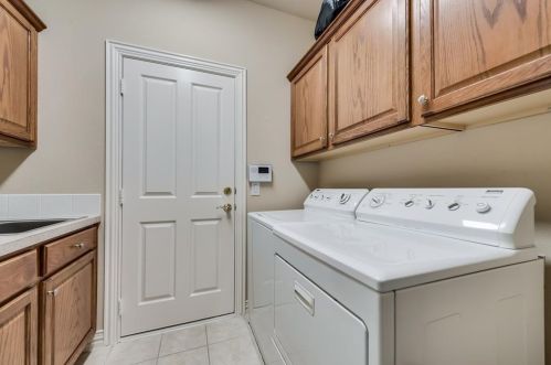 8817 Crestview Dr, Denton TX  76207-8601 exterior