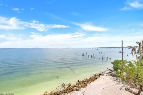 1175 Bird Ln, Sanibel FL  33957-3507 exterior