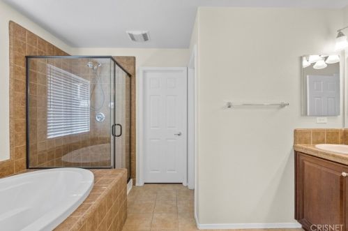 20054 Christopher Ln, Santa Clarita CA  91350-3685 exterior