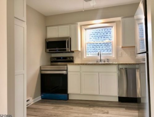 148 Jefferson Trl, Hopatcong, NJ 07843-1517