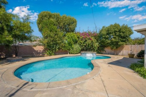 4620 Graywood Ave, Long Beach CA  90808-1022 exterior