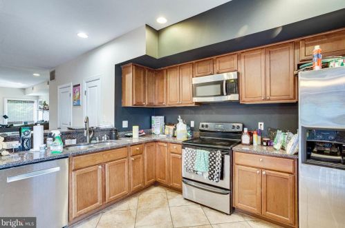 1328 Talbert Ct, Washington, DC 20020-5205