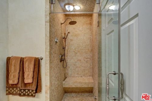 5100 Noble Ave, Van Nuys CA 91402-4509 exterior