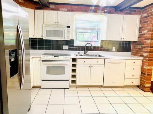 1129 Huston Dr, Pittsburgh, PA 15122-3103