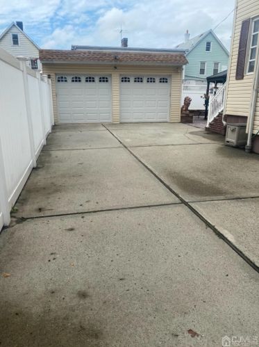 347 Lawrie St, Perth Amboy, NJ 08861-3342
