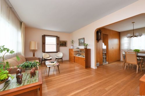 1967 Stewart Ave, New Hyde Park, NY 11040-1627