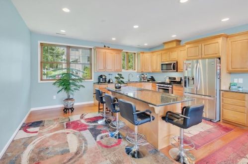 16 Pulaski St, New Britain, CT 06053-3565