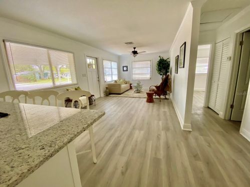 9681 Park Lake Dr, Pinellas Park FL  33782-3561 exterior