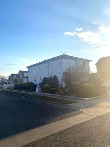 1016 5th Ave, New Hyde Park NY  11040-5533 exterior
