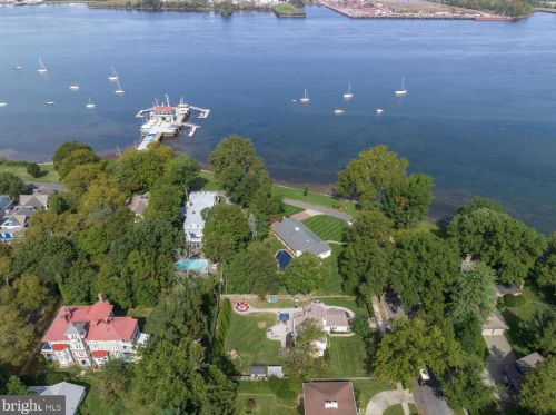 116 Howard St, Riverton NJ  08077-1328 exterior