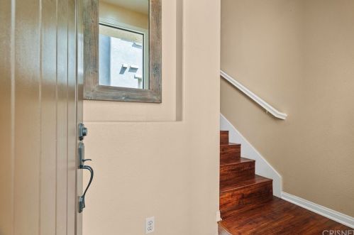 19548 Laroda Ln, Santa Clarita, CA 91350-3235