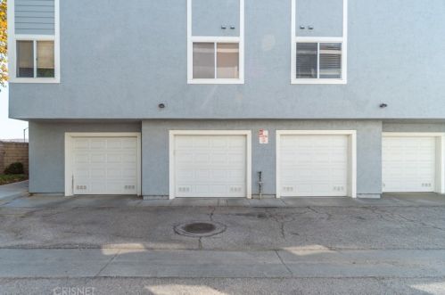 26866 Claudette St, Santa Clarita CA  91351-5521 exterior