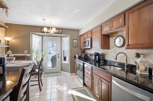 7044 Clubview Dr, Bridgeville PA  15017-1097 exterior