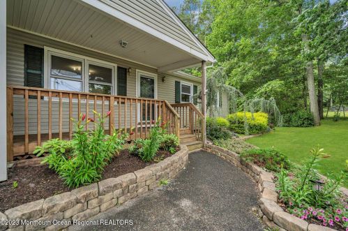 1001 Woodlane Rd, Jackson Twp NJ  08527-1555 exterior