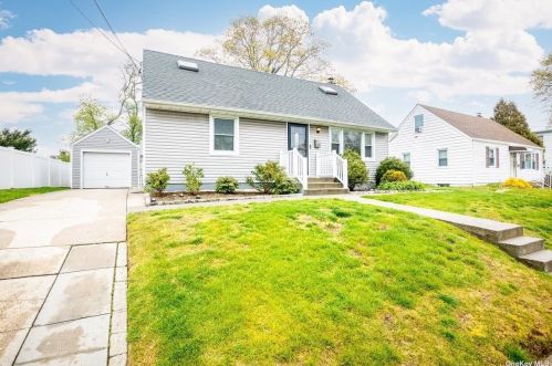 437 Barbara Ln, Hempstead, NY 11552-4012