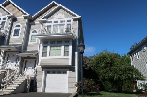 89 Clinton Ave, New Rochelle NY  10801-3348 exterior