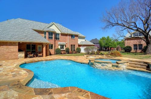 1305 Oak Dr, Lewisville TX  75028-3604 exterior