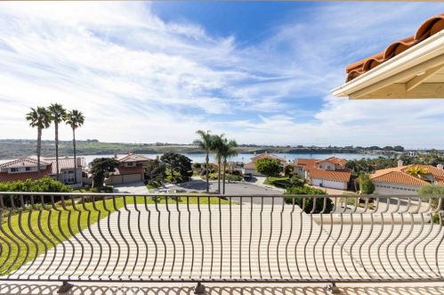 4565 Sea Bluff Cir, Carlsbad CA  92008-3671 exterior