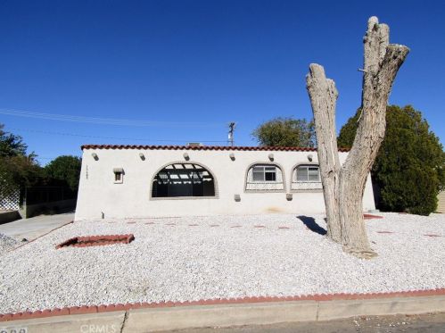16688 Zenda St, Victorville, CA 92395-3936