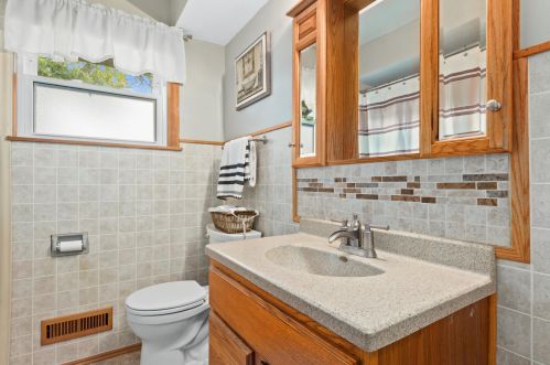 6240 Kinnickinnic Riv Pkwy, Milwaukee WI 53219-3010 exterior