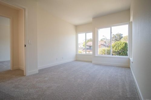 1527 Linda Sue Ln, Encinitas CA  92024-2424 exterior