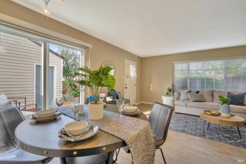 1642 Yardley St, Santa Rosa CA 95403-2390 exterior