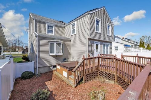 186 Margherita Lawn, Stratford CT  06615-7546 exterior