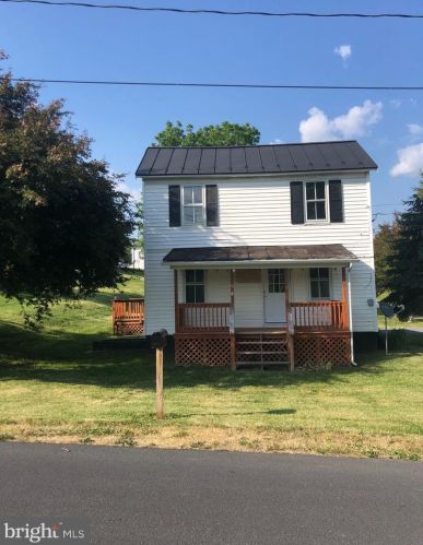 604 King St, Strasburg, VA 22657-2011