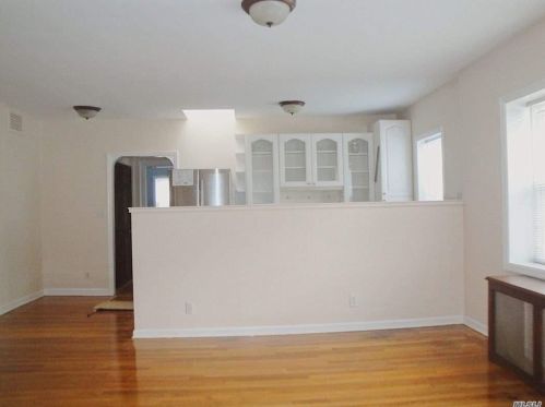 36-13 21st Ave, Long Island City, NY 11105-3825