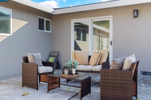 3877 Village Rd, Concord CA  94519-1139 exterior