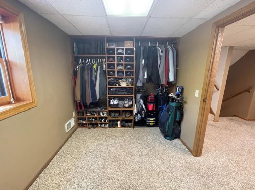 1450 15th St, Willmar MN  56201-2071 exterior