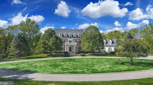 1940 Park Ln, Orefield, PA 18069-8901